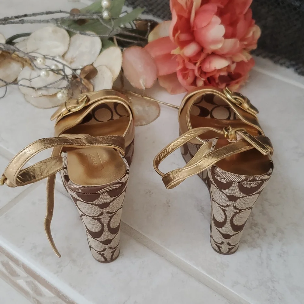 ‼️VERY RARE!!‼️ 🌟🤎 COACH Brown/Gold Wedge Sandals 🤎🌟